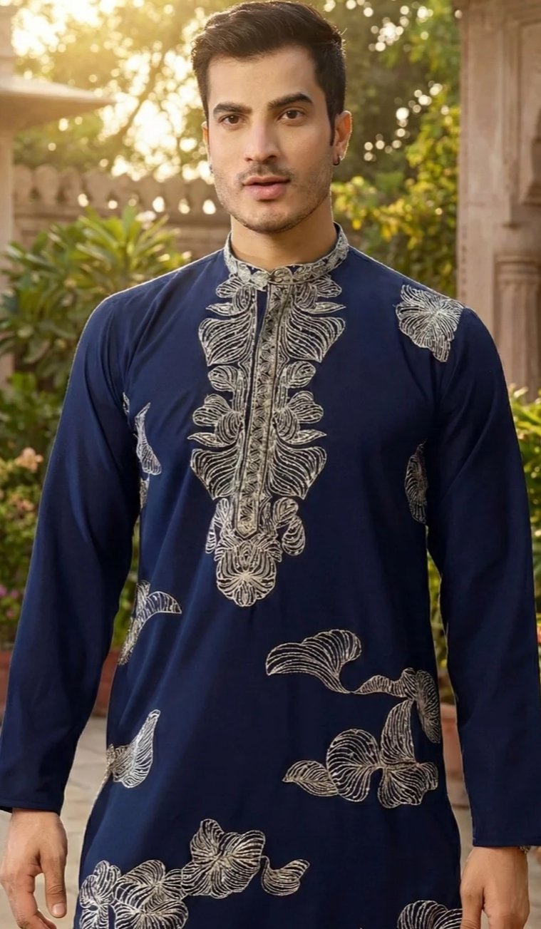 ₹1,401 – 69% OFF RANGRAAG Men’s Embroidered Kurta Set