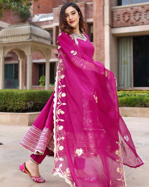Style Story Kurta Set at ₹998 for Elegant Festive Ethnic Wear