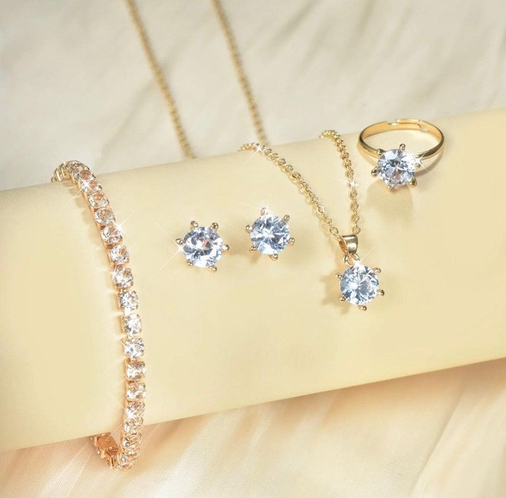 Gold White Jewellery Set for Elegant Everyday Women Fashion Styling