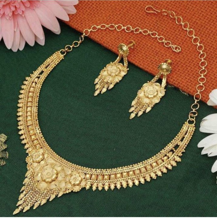 Bulsenk Gold Jewellery Set for Festive Women Ethnic Fashion Looks