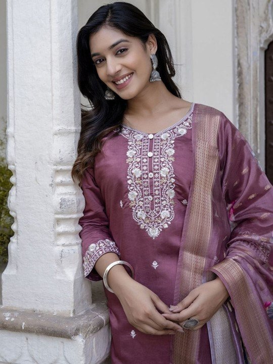 Dada Enterprise Embroidered Kurta Set at ₹500 for Ethnic Style